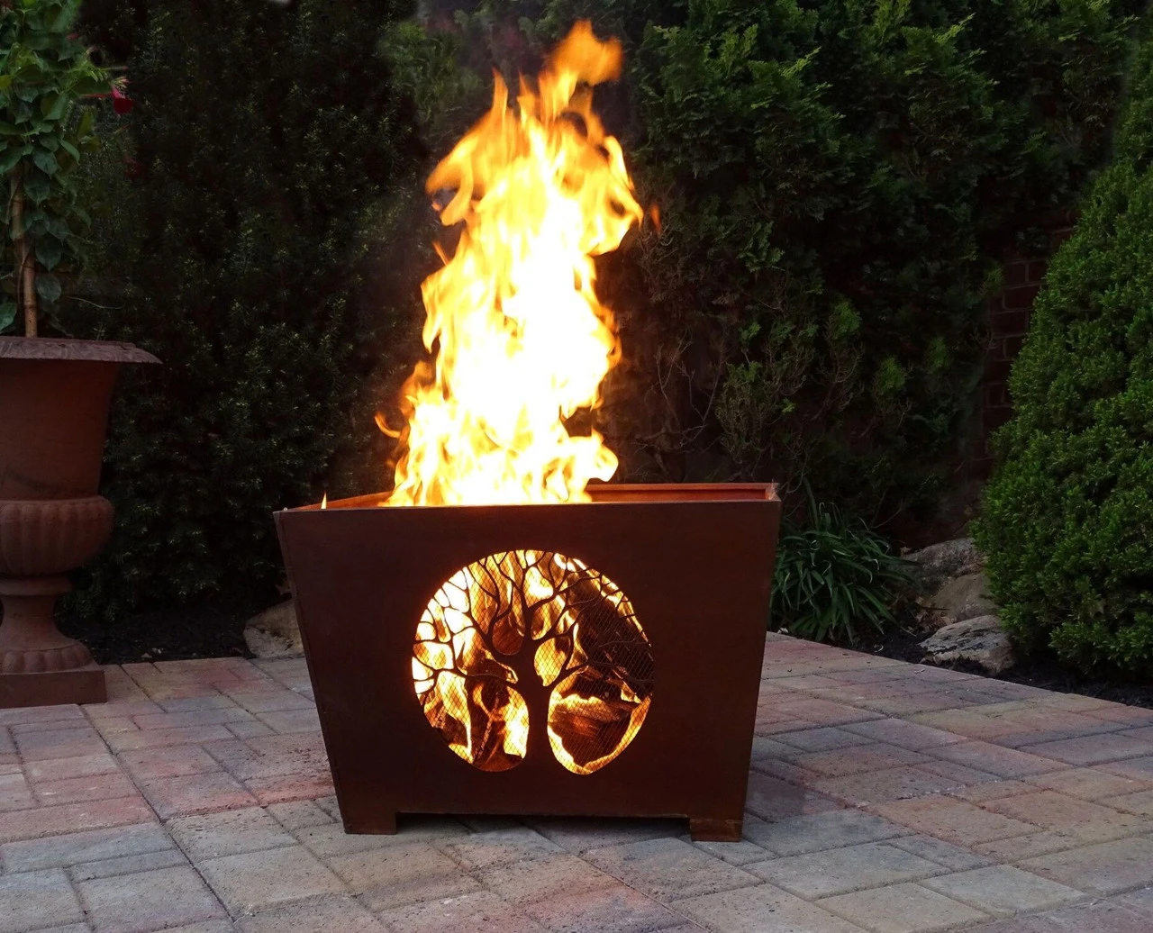 24" Brown Rustic Finish Wolf Square Outdoor Fire Basket 3 24" Brown Rustic Finish Wolf Square Outdoor Fire Basket - Image 3