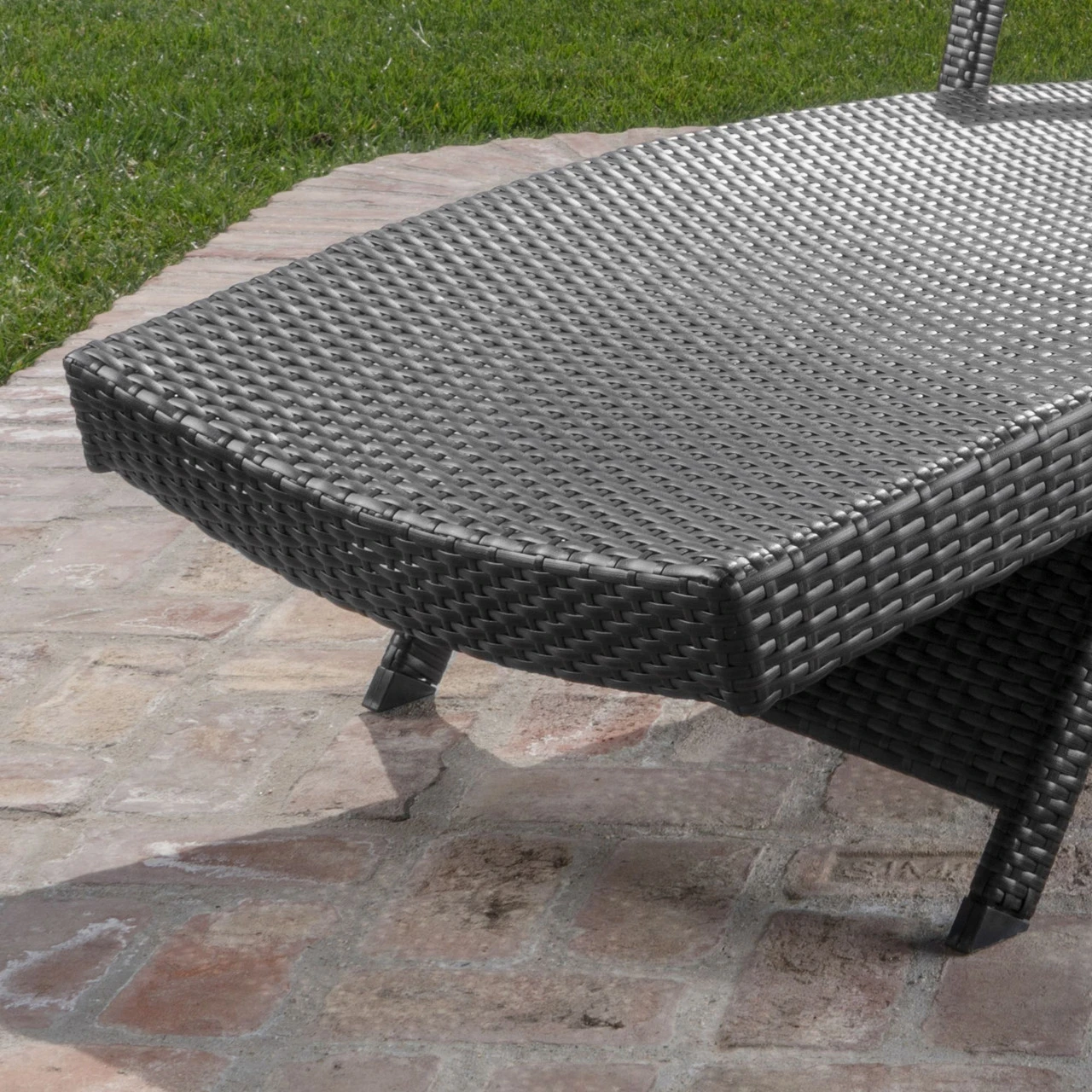 3-Piece Gray Wicker Outdoor Furniture Patio Chaise Lounge Set With Side Table 3 3-Piece Gray Wicker Outdoor Furniture Patio Chaise Lounge Set With Side Table - Image 3