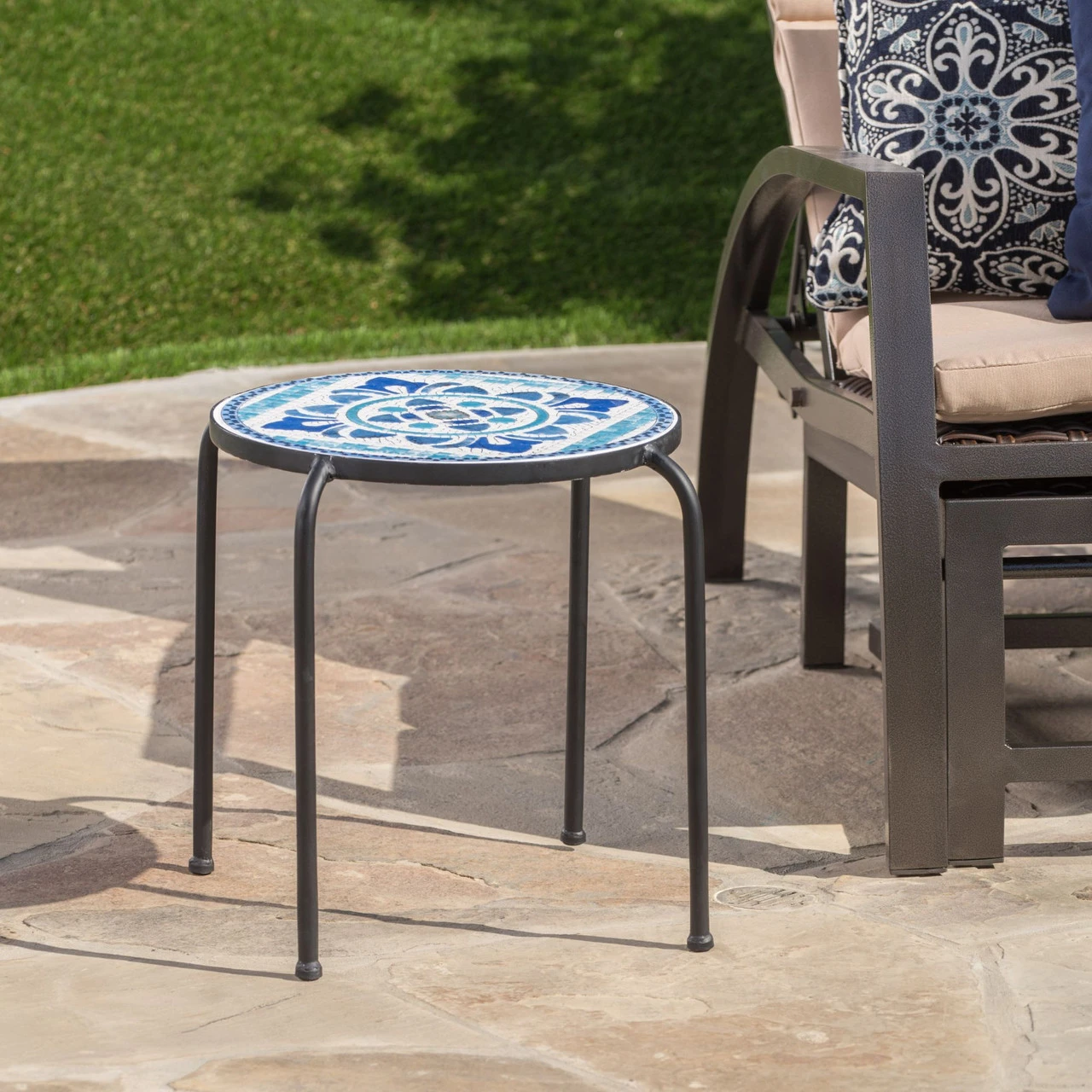 17" Blue And White Contemporary Outdoor Patio Round Side Accent Table 4 17" Blue And White Contemporary Outdoor Patio Round Side Accent Table - Image 4